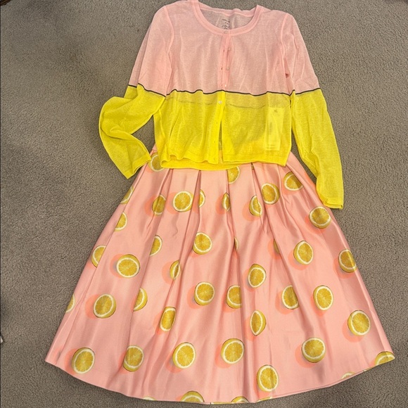 Marc Cain Soft Pink thin Knit Cardigan with beautiful lemon patterned skirt - Picture 1 of 6